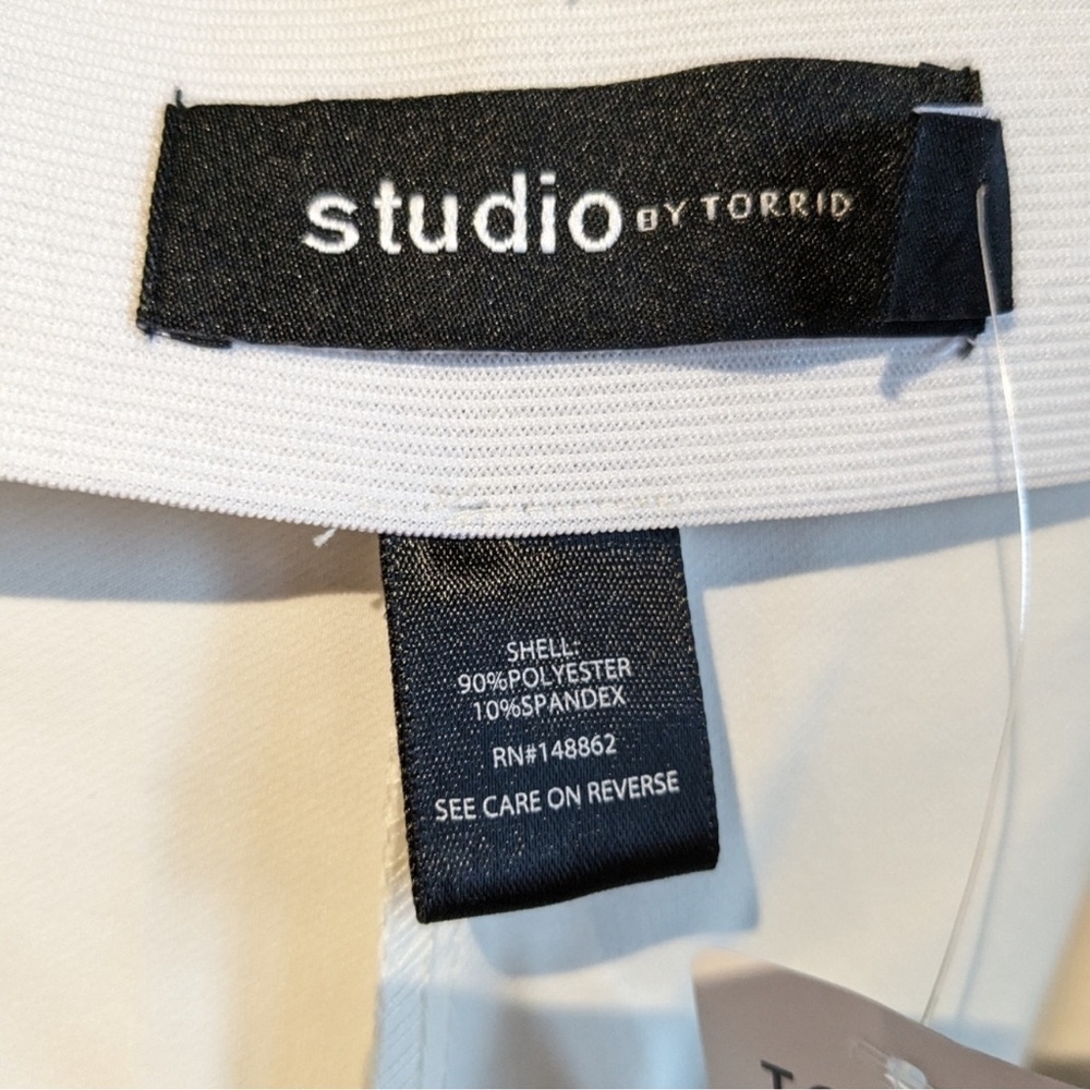 Torrid Studio by torrid pull on high rise wide leg refined crepe. 30 length - Picture 5 of 9
